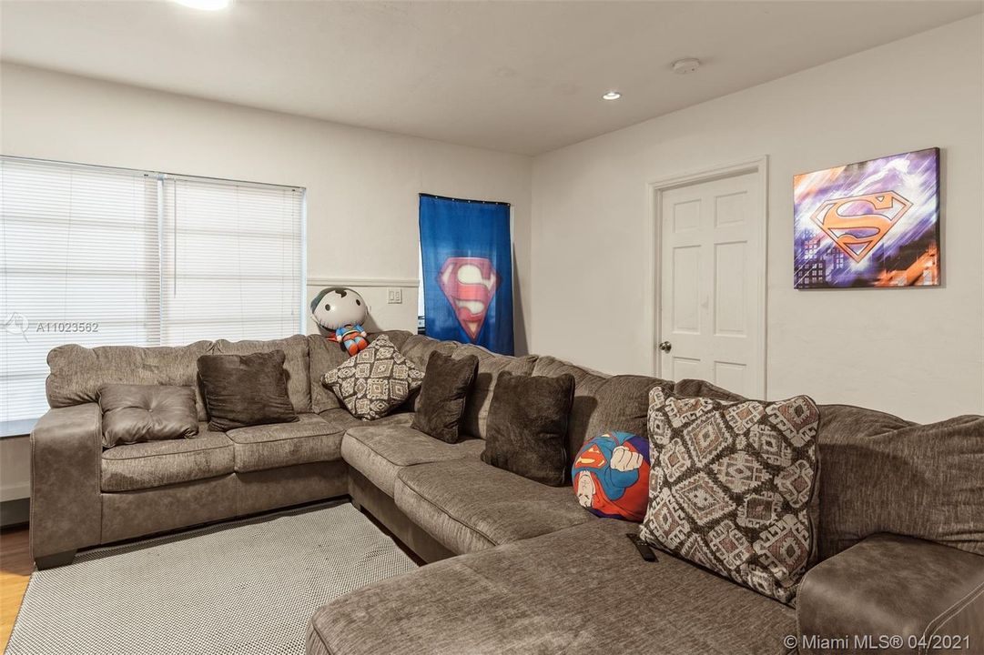 最近售出: $545,000 (0 贝兹, 0 浴室, 1618 平方英尺)