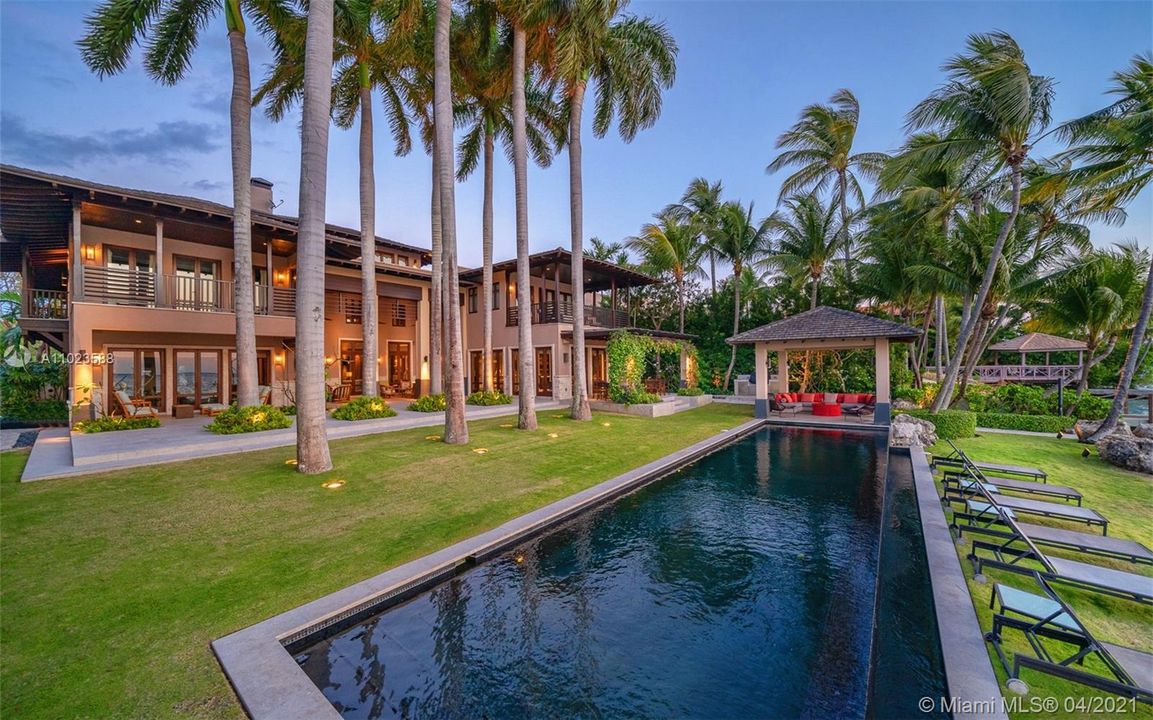 Recently Sold: $18,200,000 (8 beds, 8 baths, 11028 Square Feet)