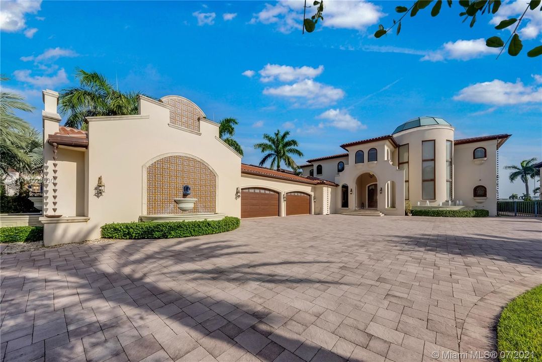 Recently Sold: $19,900,000 (7 beds, 8 baths, 11650 Square Feet)