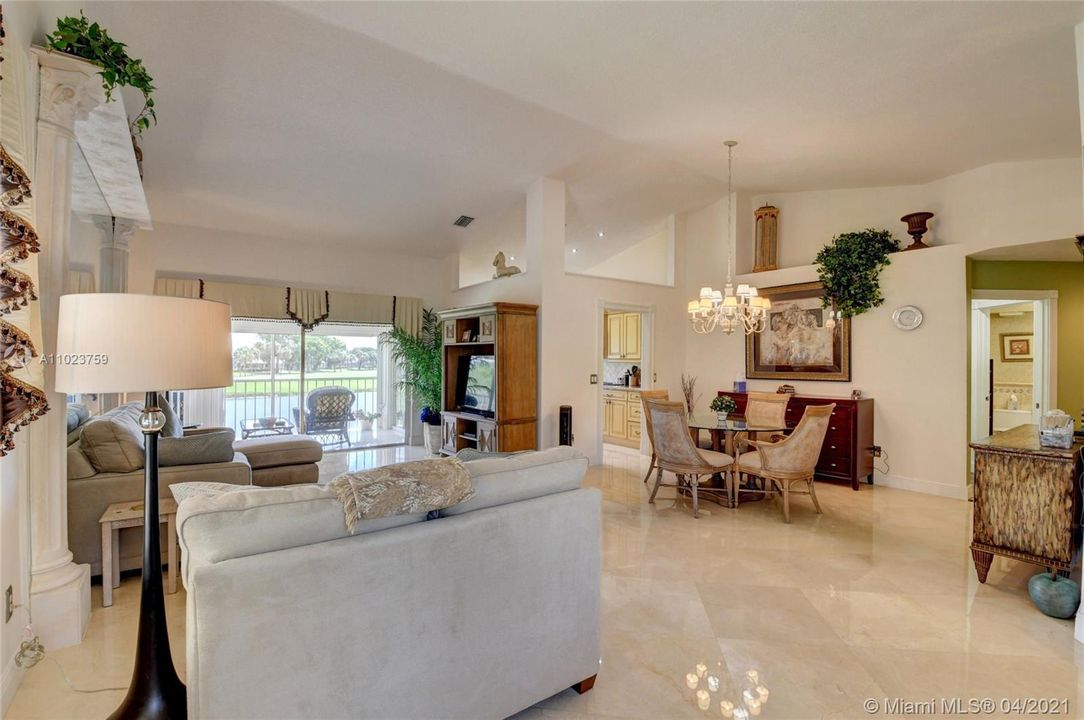 Recently Sold: $379,900 (3 beds, 2 baths, 1639 Square Feet)