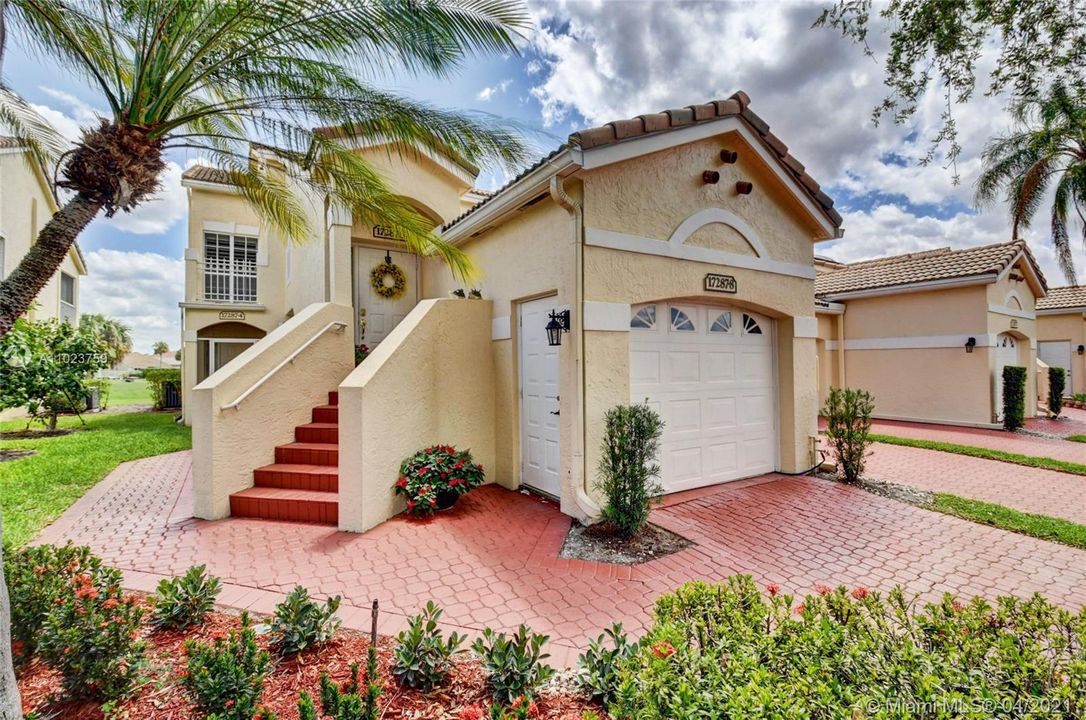Recently Sold: $379,900 (3 beds, 2 baths, 1639 Square Feet)