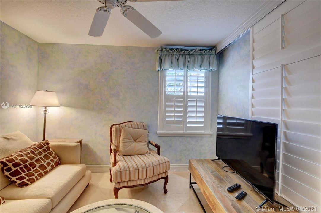 Recently Sold: $379,900 (3 beds, 2 baths, 1639 Square Feet)