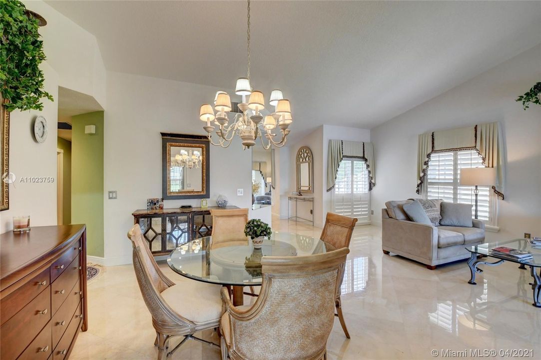 Recently Sold: $379,900 (3 beds, 2 baths, 1639 Square Feet)