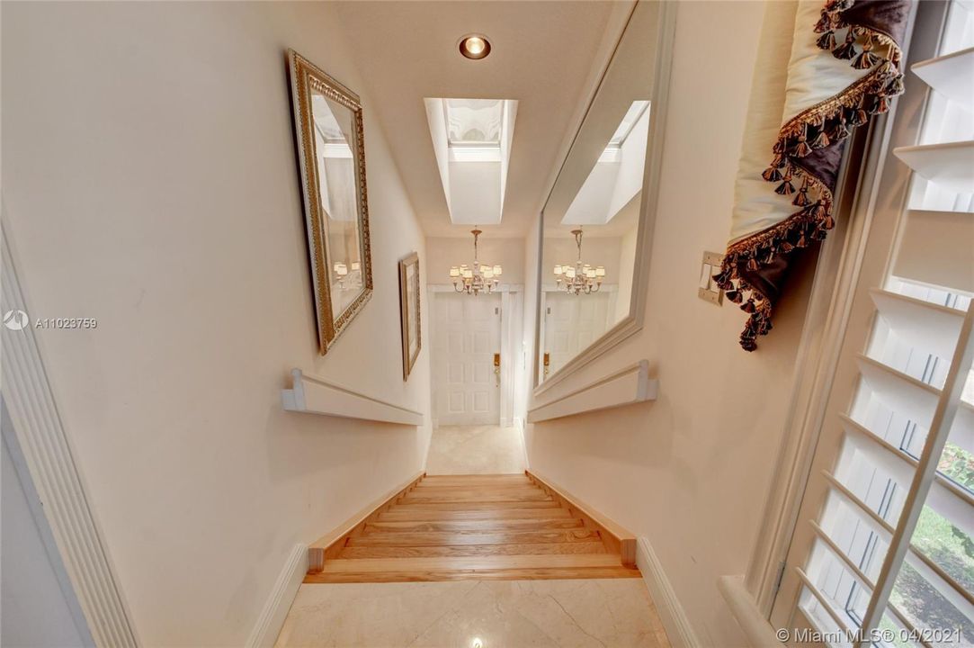 Recently Sold: $379,900 (3 beds, 2 baths, 1639 Square Feet)