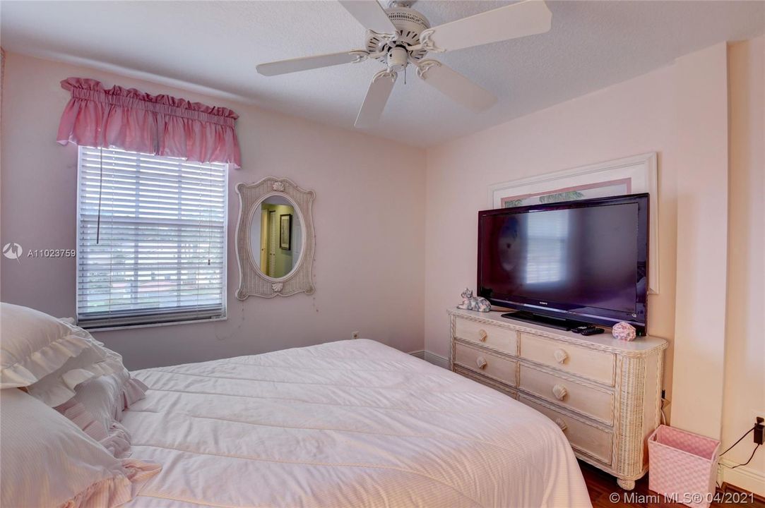 Recently Sold: $379,900 (3 beds, 2 baths, 1639 Square Feet)