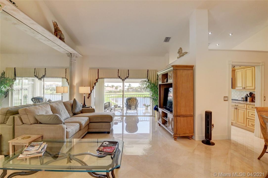 Recently Sold: $379,900 (3 beds, 2 baths, 1639 Square Feet)