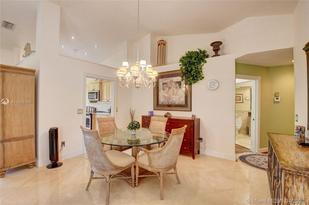 Recently Sold: $379,900 (3 beds, 2 baths, 1639 Square Feet)