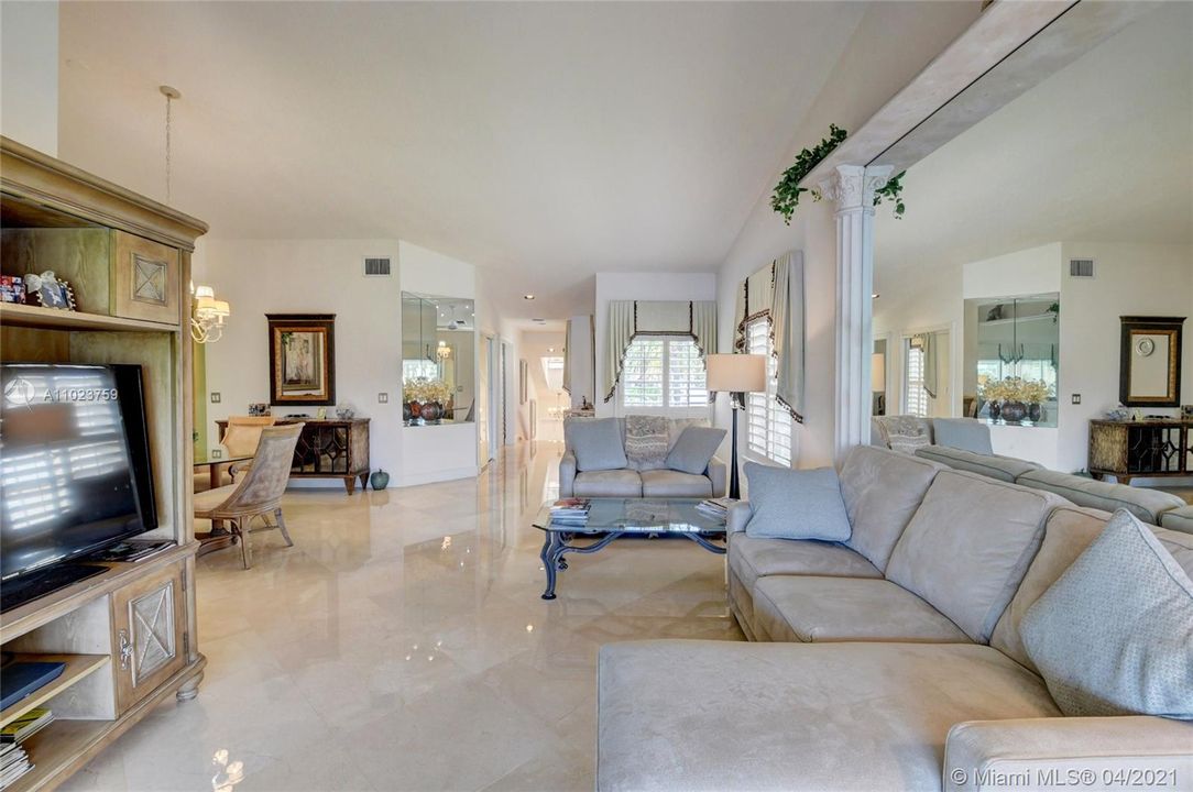 Recently Sold: $379,900 (3 beds, 2 baths, 1639 Square Feet)