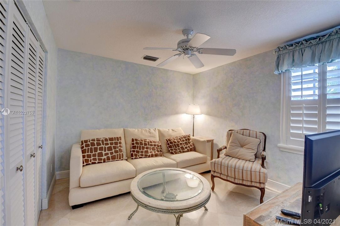 Recently Sold: $379,900 (3 beds, 2 baths, 1639 Square Feet)