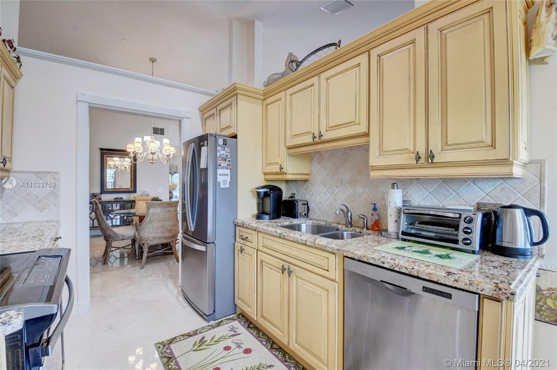 Recently Sold: $379,900 (3 beds, 2 baths, 1639 Square Feet)