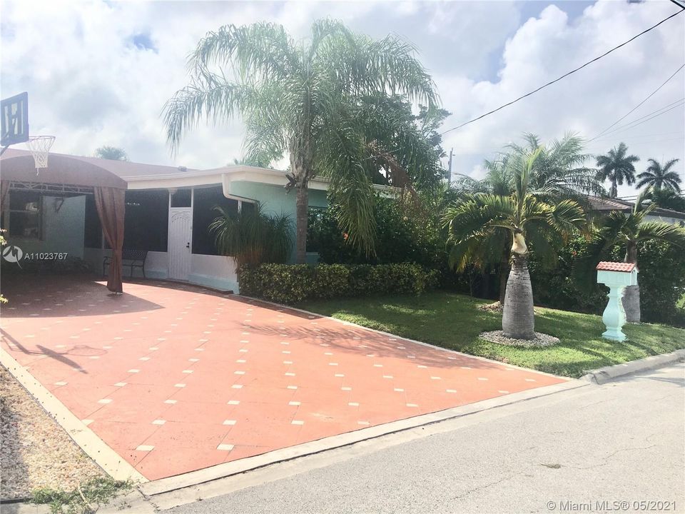 Recently Sold: $650,000 (2 beds, 2 baths, 1756 Square Feet)