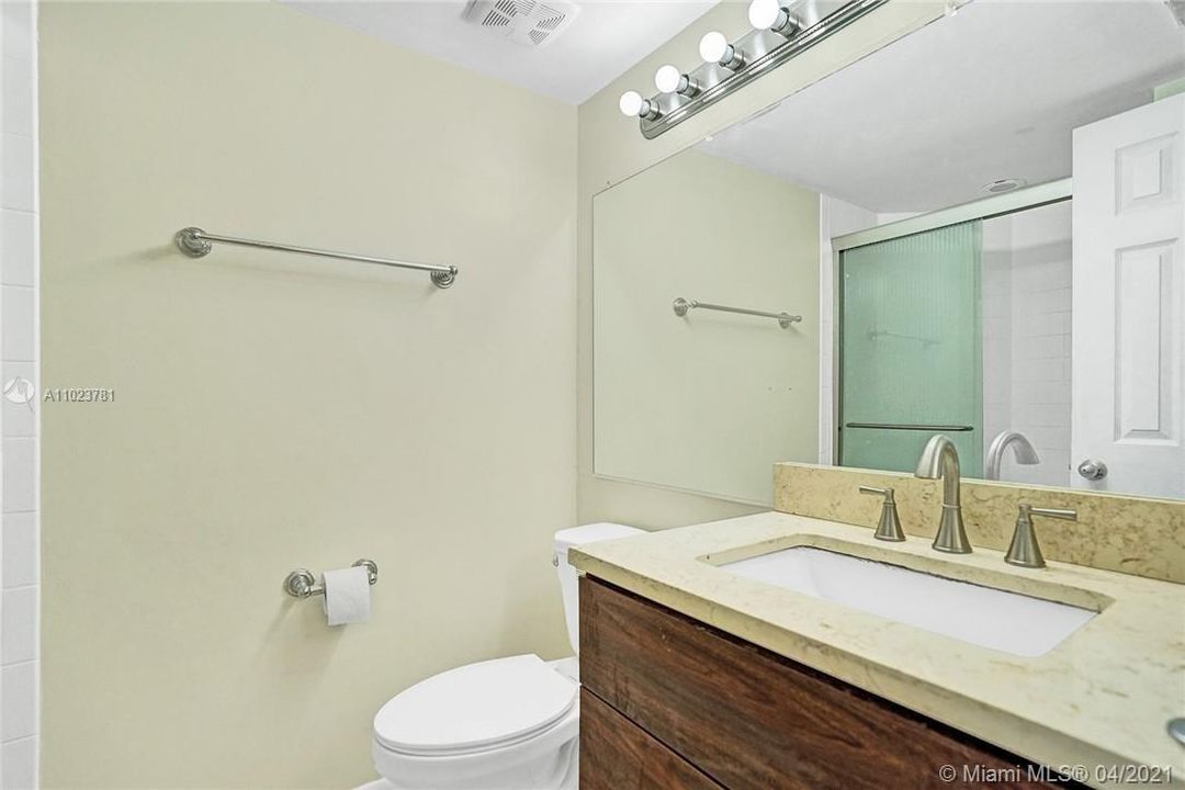 最近租的: $1,350 (2 贝兹, 2 浴室, 890 平方英尺)