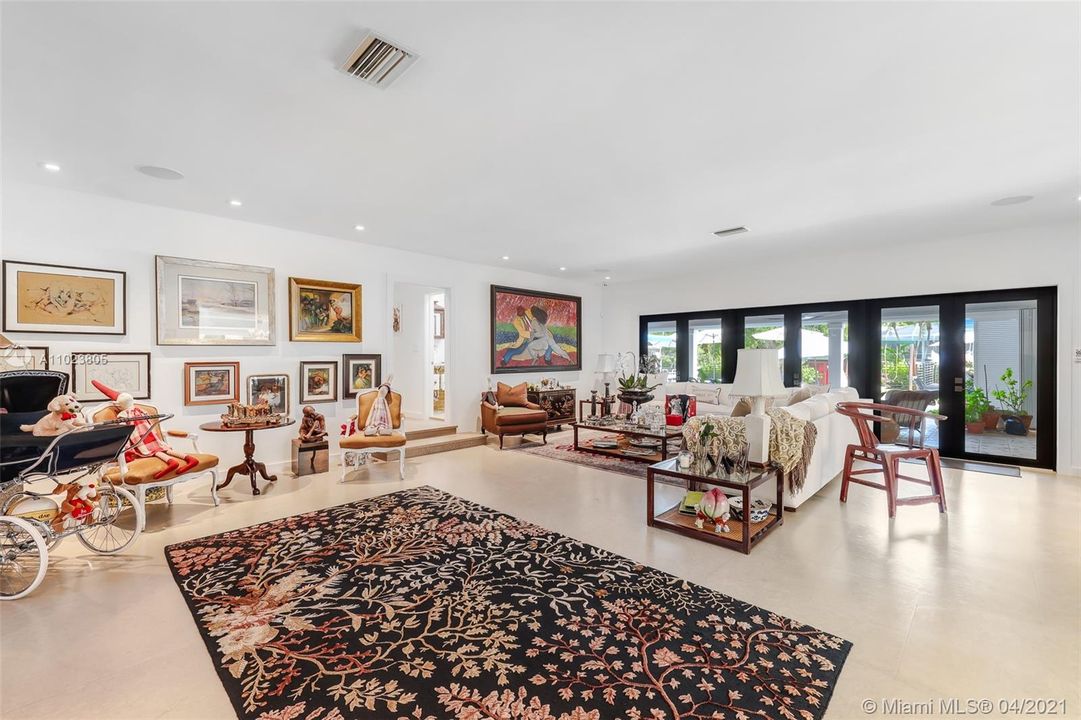 Recently Sold: $4,750,000 (5 beds, 5 baths, 4009 Square Feet)