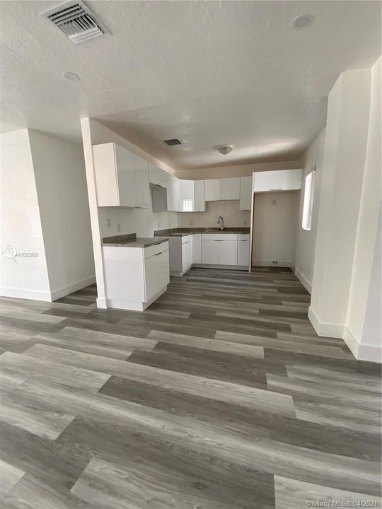 Recently Sold: $350,000 (3 beds, 1 baths, 1234 Square Feet)
