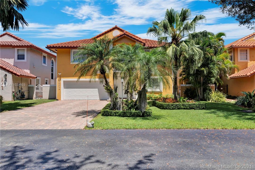 Recently Sold: $1,199,000 (4 beds, 3 baths, 2800 Square Feet)