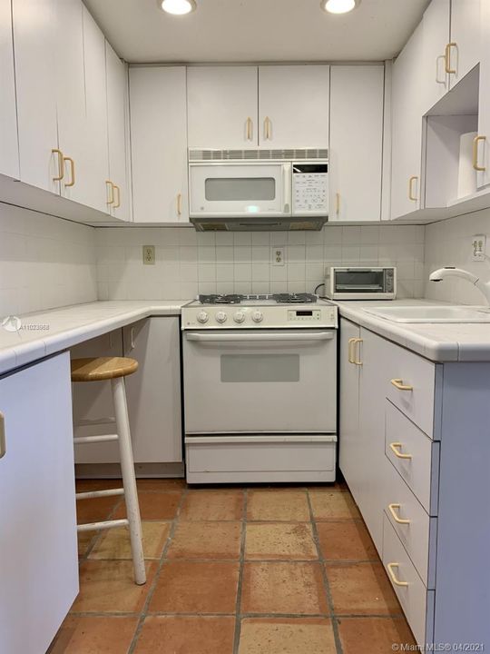 Recently Sold: $245,000 (1 beds, 1 baths, 713 Square Feet)