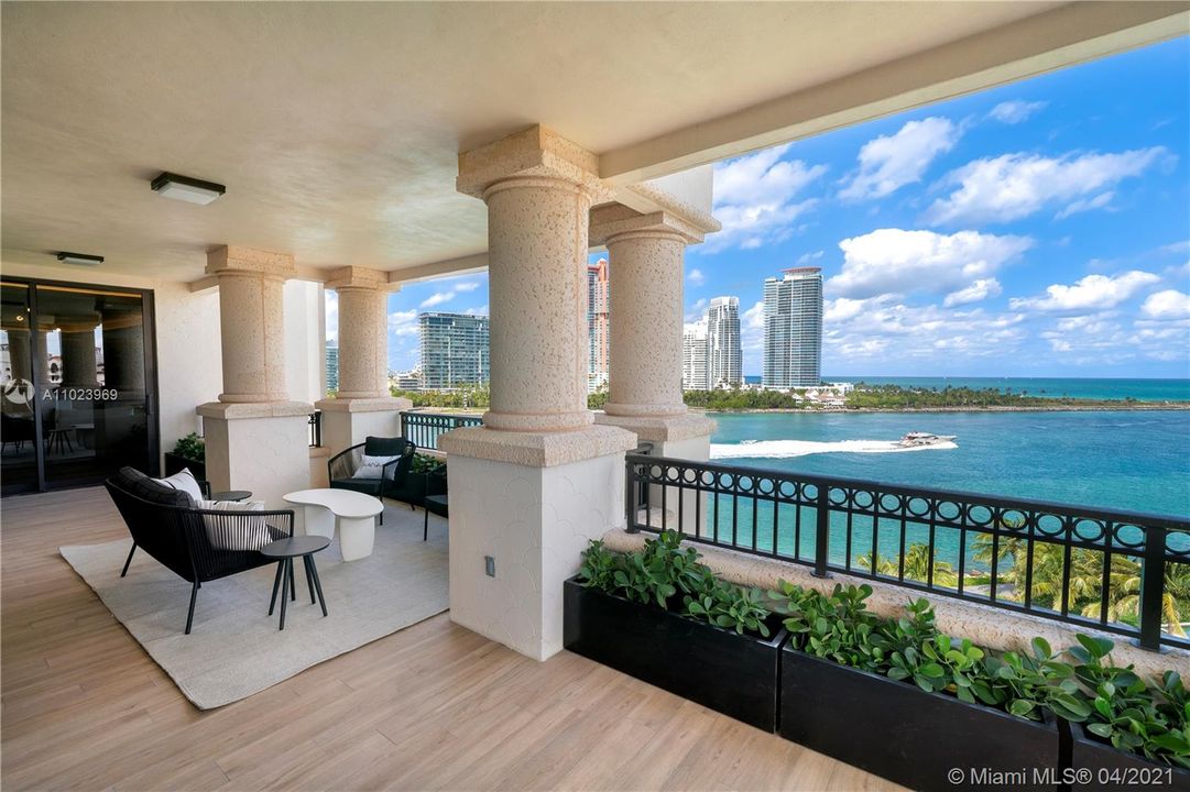 Recently Sold: $23,000,000 (5 beds, 5 baths, 7327 Square Feet)