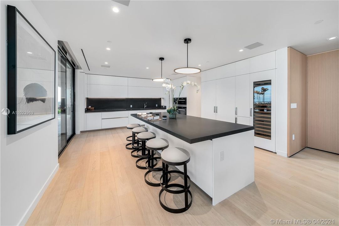 Recently Sold: $23,000,000 (5 beds, 5 baths, 7327 Square Feet)