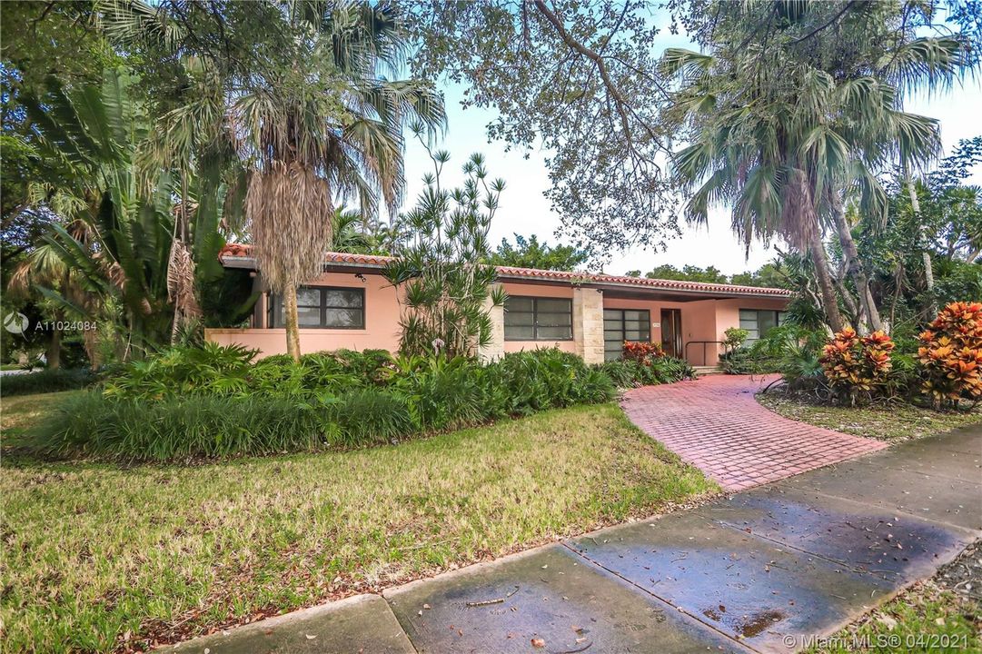 Recently Sold: $1,600,000 (3 beds, 2 baths, 1817 Square Feet)