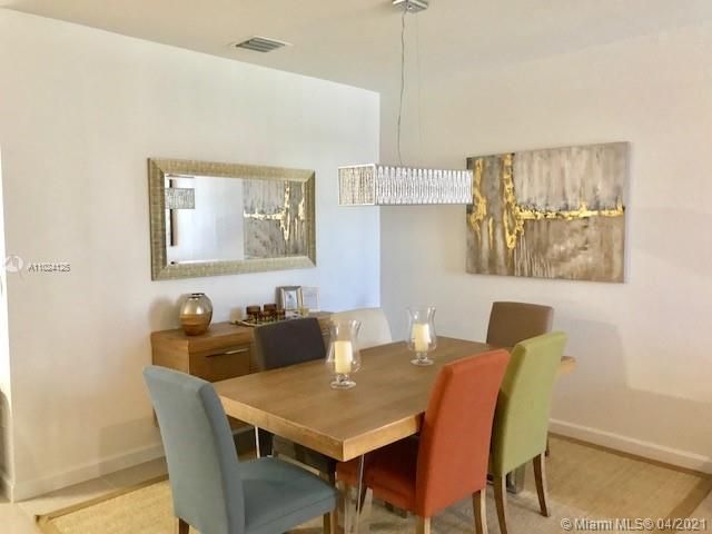 Recently Sold: $398,000 (3 beds, 2 baths, 1621 Square Feet)