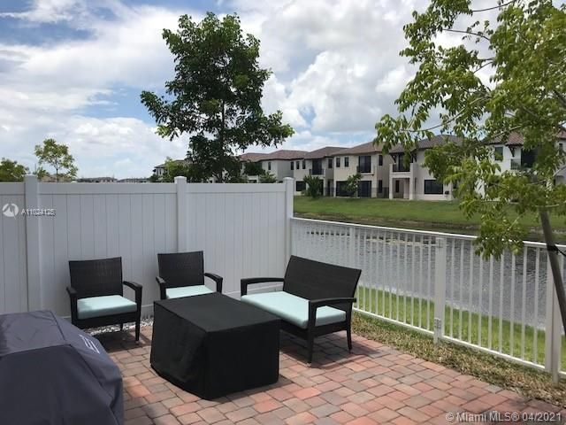 Recently Sold: $398,000 (3 beds, 2 baths, 1621 Square Feet)