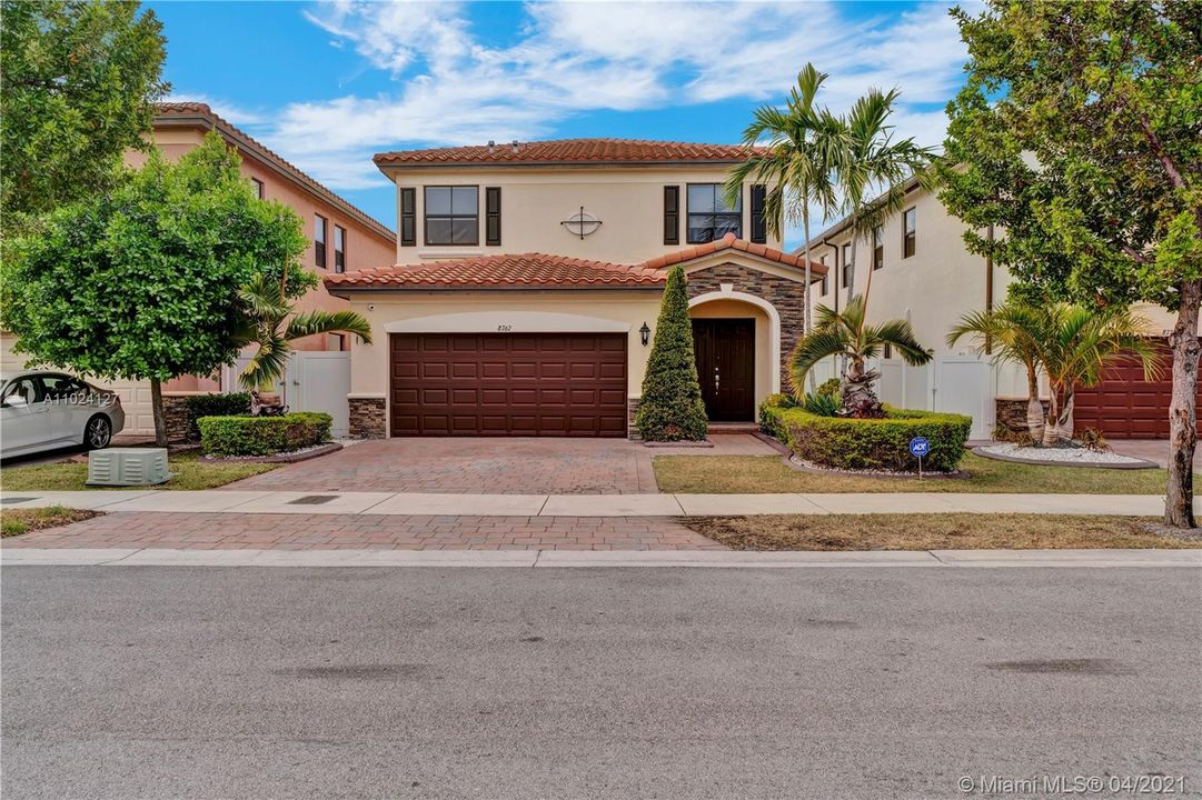 Recently Sold: $530,000 (4 beds, 3 baths, 2402 Square Feet)
