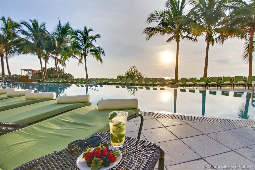 Recently Sold: $3,500,000 (2 beds, 2 baths, 2450 Square Feet)