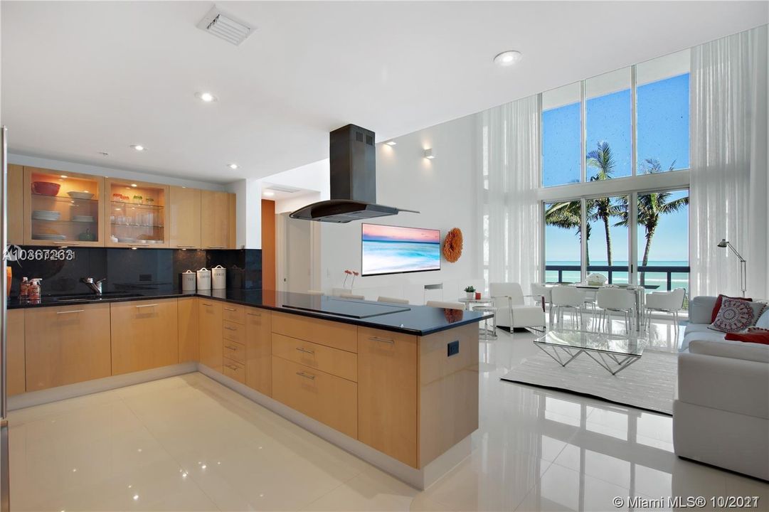 Recently Sold: $3,500,000 (2 beds, 2 baths, 2450 Square Feet)