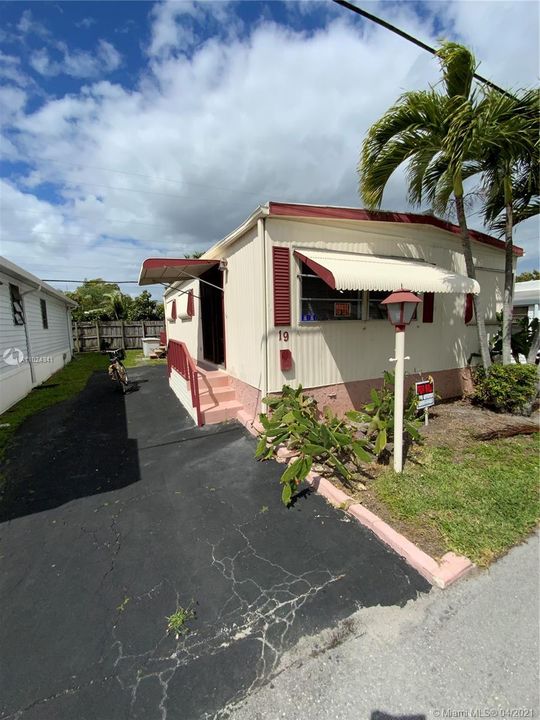 Recently Sold: $39,900 (2 beds, 2 baths, 303 Square Feet)