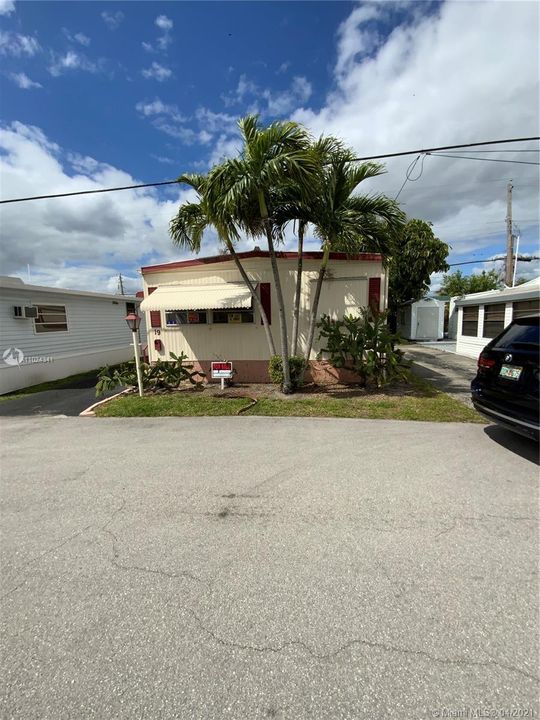 Recently Sold: $39,900 (2 beds, 2 baths, 303 Square Feet)