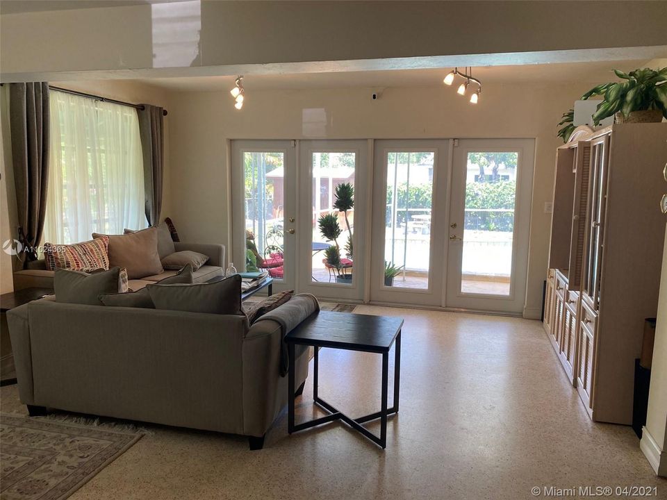 Recently Sold: $629,000 (3 beds, 2 baths, 1530 Square Feet)