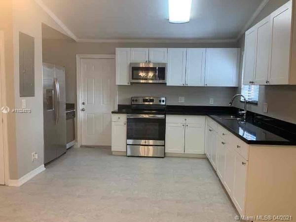 Recently Rented: $2,925 (4 beds, 2 baths, 2453 Square Feet)