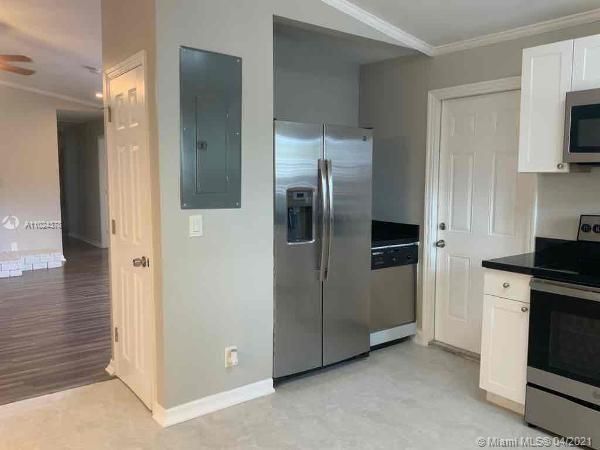 Recently Rented: $2,925 (4 beds, 2 baths, 2453 Square Feet)