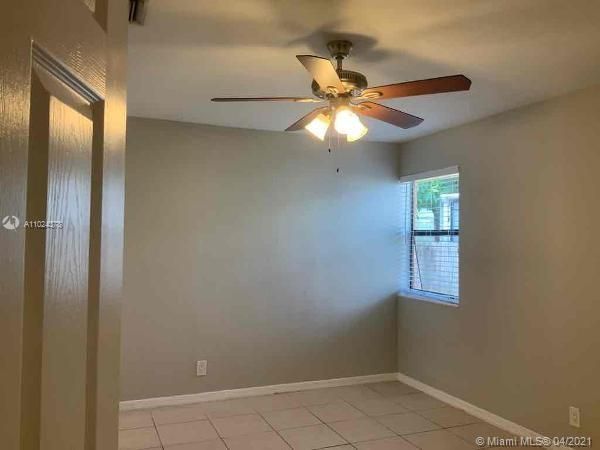 Recently Rented: $2,925 (4 beds, 2 baths, 2453 Square Feet)