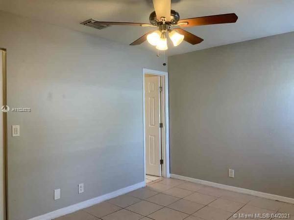 Recently Rented: $2,925 (4 beds, 2 baths, 2453 Square Feet)