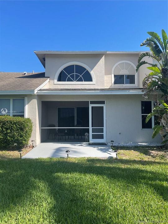 Recently Rented: $2,400 (3 beds, 2 baths, 1824 Square Feet)