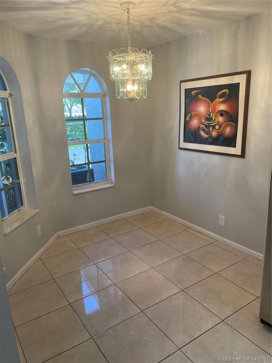 Recently Rented: $2,400 (3 beds, 2 baths, 1824 Square Feet)