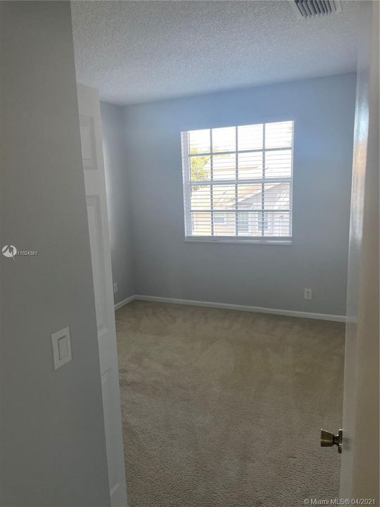 Recently Rented: $2,400 (3 beds, 2 baths, 1824 Square Feet)