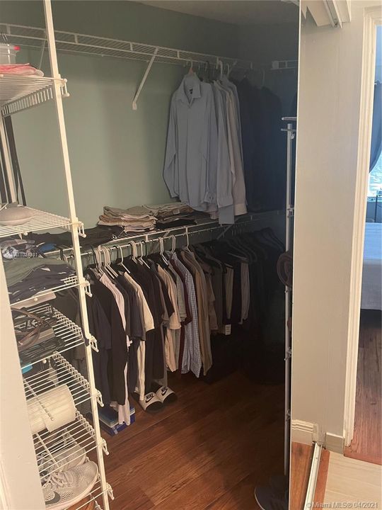 Recently Rented: $2,400 (3 beds, 2 baths, 1824 Square Feet)