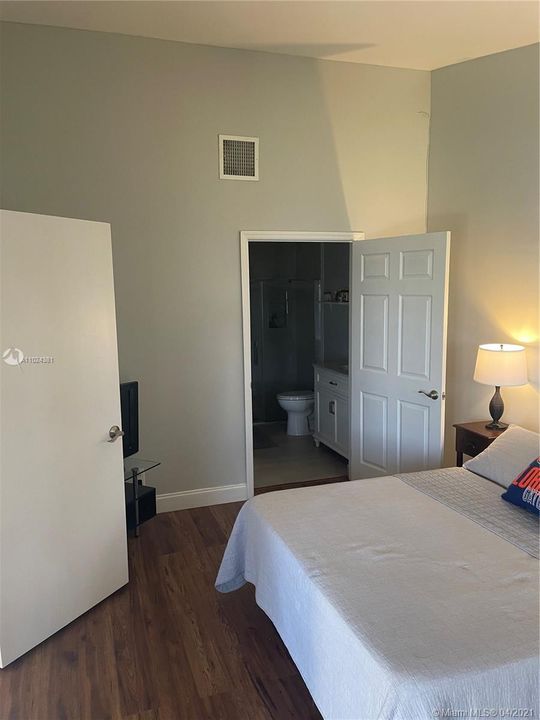 Recently Rented: $2,400 (3 beds, 2 baths, 1824 Square Feet)