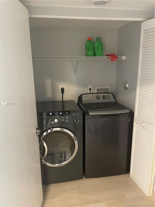 Recently Rented: $2,400 (3 beds, 2 baths, 1824 Square Feet)