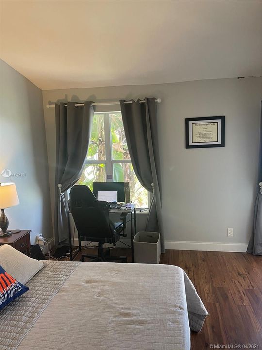 Recently Rented: $2,400 (3 beds, 2 baths, 1824 Square Feet)