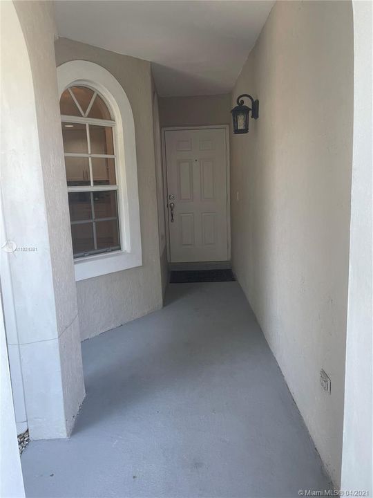 Recently Rented: $2,400 (3 beds, 2 baths, 1824 Square Feet)