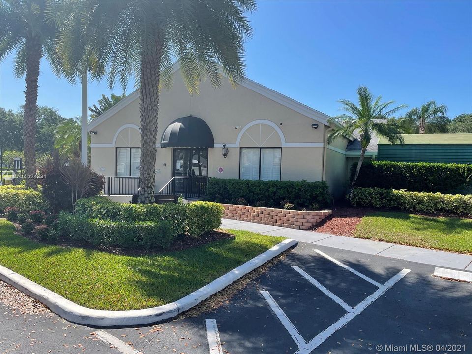 Recently Rented: $2,400 (3 beds, 2 baths, 1824 Square Feet)