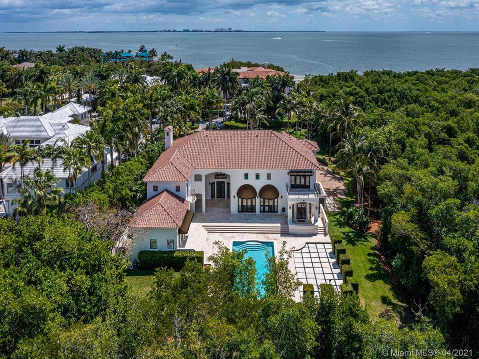 Recently Sold: $9,500,000 (7 beds, 6 baths, 7057 Square Feet)