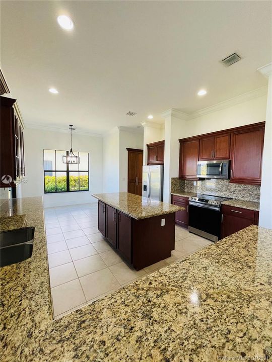 Upgraded kitchen includes nook, stainless steel appliances, walk-in pantry, and granite countertops.