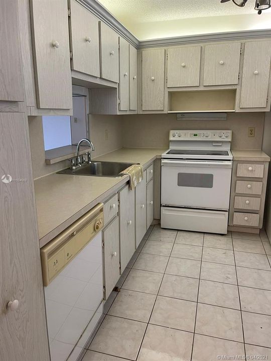 Recently Sold: $175,000 (2 beds, 2 baths, 1144 Square Feet)