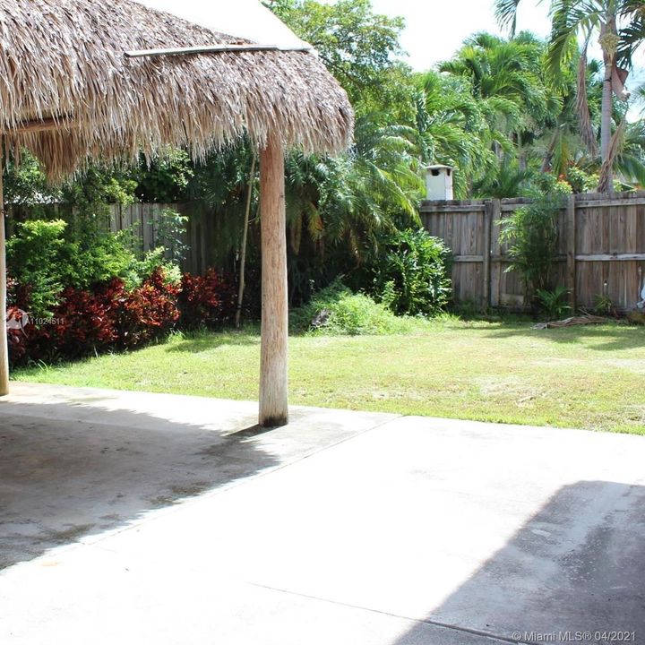 Недавно продано: $365,000 (3 спален, 2 ванн, 2043 Квадратных фут)