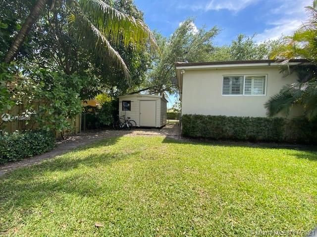 Recently Sold: $689,000 (4 beds, 2 baths, 2011 Square Feet)