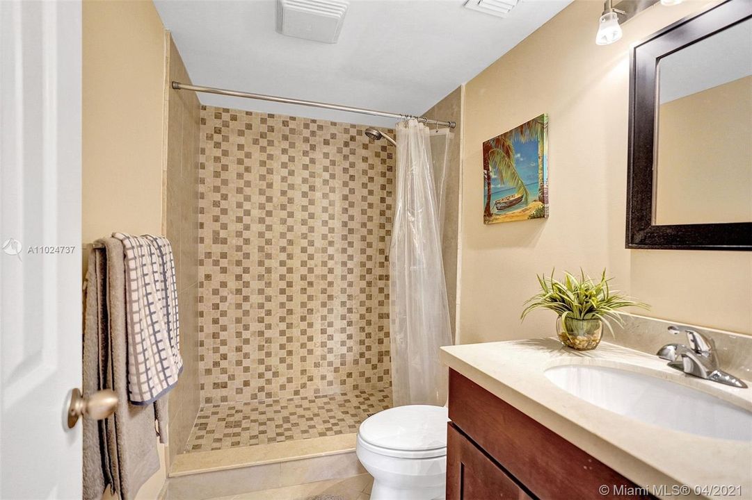 最近售出: $299,000 (2 贝兹, 2 浴室, 1400 平方英尺)